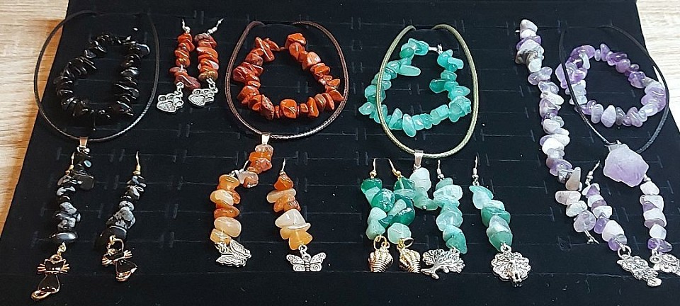 Hand gemaakte edelstenen set. €30-,