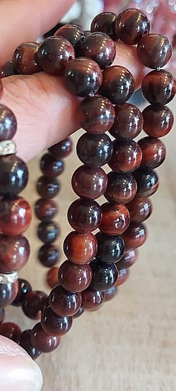 Tijgeroog rood: Tijgeroog is een beschermende steen €10-,