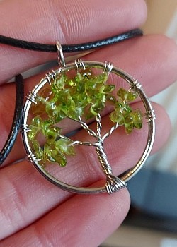 Bergkristal groen: Het onder woorden brengen van emoties dus en het uitspreken van emoties. €10-,