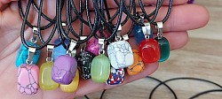 Verschillende edelsteen kettingen blokjes vorm. Howliet, agaat, Citrien Dalmatiër Jaspis zwart, moonstone. €10-,