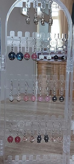 Edelsteen oorhangers zilver. Zandsteen, rozenkwarts, hematiet. €10-,