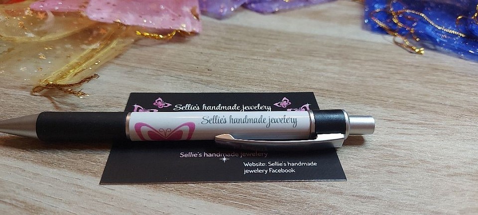 Sellie's handmade jewelery contact:  Sellie's handmade jewelery via facebook of contactformulier