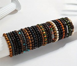 Houten armbanden. 8mm €10-,