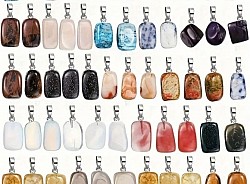 Edelsteen kettingen van zilver leuk voor de feestdagen. €12,50-,
